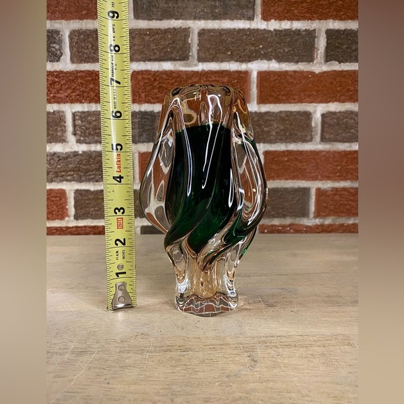 Vtg. Czech Bohemian Chribska Twisted Green Glass Vase by Hospodka - Picture 2 of 10